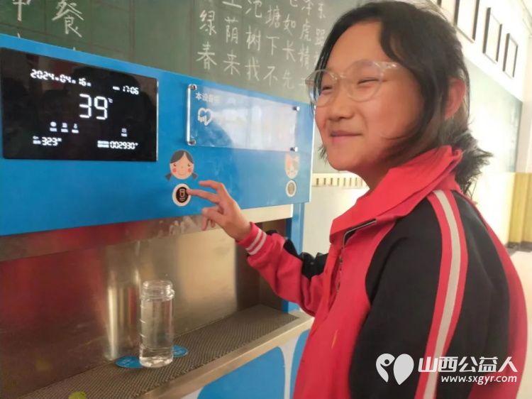 吕梁市离石区青年志愿者协会净水计划项目组走进城东小学发放960个水杯 - 第17张 - 山西公益人 吕梁市离石区青年志愿者协会净水计划项目组走进城东小学发放960个水杯 - 第17张