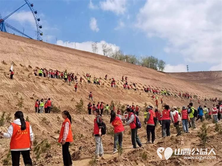 晋中新青年高校志愿者联合服务中心开展“同植青年林.共筑青年梦”植树造林志愿活动 - 第3张 - 山西公益人 晋中新青年高校志愿者联合服务中心开展“同植青年林.共筑青年梦”植树造林志愿活动 - 第3张