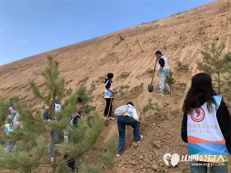 晋中新青年高校志愿者联合服务中心开展“同植青年林.共筑青年梦”植树造林志愿活动 - 第8张 - 山西公益人 晋中新青年高校志愿者联合服务中心开展“同植青年林.共筑青年梦”植树造林志愿活动 - 第8张