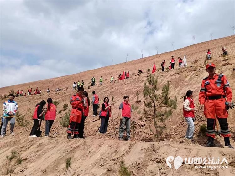 晋中新青年高校志愿者联合服务中心开展“同植青年林.共筑青年梦”植树造林志愿活动 - 第7张 - 山西公益人 晋中新青年高校志愿者联合服务中心开展“同植青年林.共筑青年梦”植树造林志愿活动 - 第7张