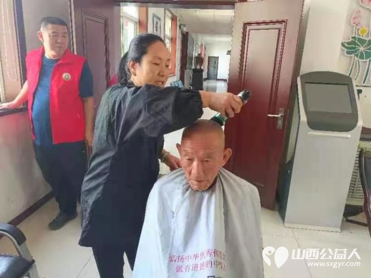 介休市敬老协会敬老爱老助老行动走进张兰镇穆家堡村为老人们送去社会的温暖与关怀 - 第9张 - 山西公益人 介休市敬老协会敬老爱老助老行动走进张兰镇穆家堡村为老人们送去社会的温暖与关怀 - 第9张