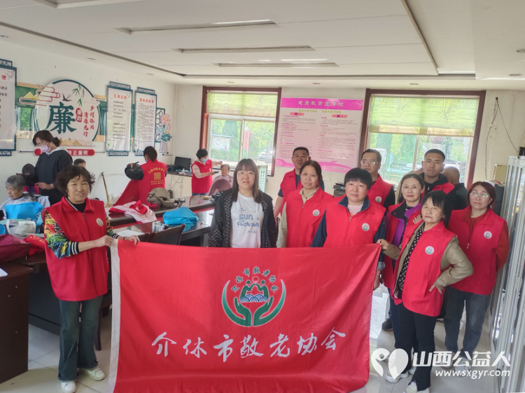 介休市敬老协会敬老爱老助老行动走进张兰镇穆家堡村为老人们送去社会的温暖与关怀 - 第1张 - 山西公益人 介休市敬老协会敬老爱老助老行动走进张兰镇穆家堡村为老人们送去社会的温暖与关怀 - 第1张