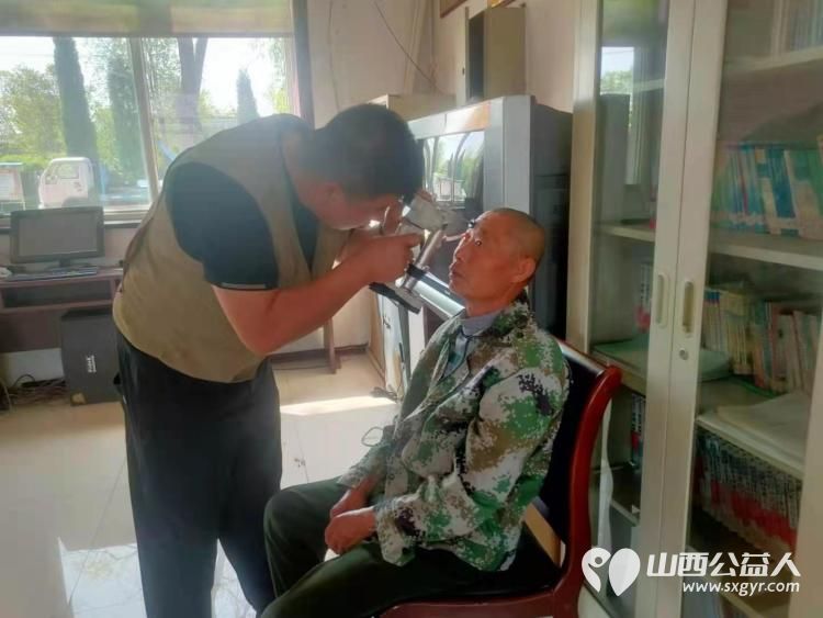 介休市敬老协会敬老爱老助老行动走进张兰镇穆家堡村为老人们送去社会的温暖与关怀 - 第21张 - 山西公益人 介休市敬老协会敬老爱老助老行动走进张兰镇穆家堡村为老人们送去社会的温暖与关怀 - 第21张