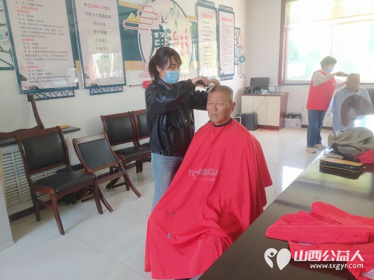 介休市敬老协会敬老爱老助老行动走进张兰镇穆家堡村为老人们送去社会的温暖与关怀 - 第15张 - 山西公益人 介休市敬老协会敬老爱老助老行动走进张兰镇穆家堡村为老人们送去社会的温暖与关怀 - 第15张
