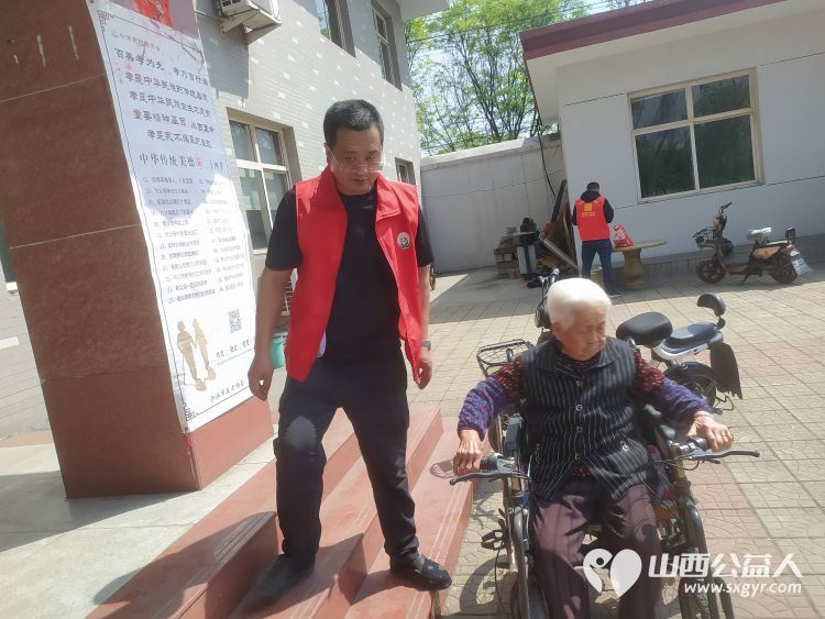 介休市敬老协会敬老爱老助老行动走进张兰镇穆家堡村为老人们送去社会的温暖与关怀 - 第20张 - 山西公益人 介休市敬老协会敬老爱老助老行动走进张兰镇穆家堡村为老人们送去社会的温暖与关怀 - 第20张