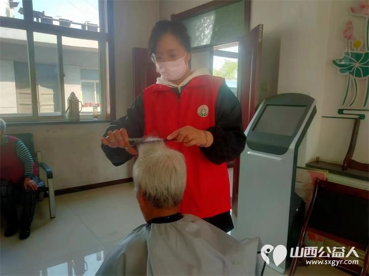 介休市敬老协会敬老爱老助老行动走进张兰镇穆家堡村为老人们送去社会的温暖与关怀 - 第6张 - 山西公益人 介休市敬老协会敬老爱老助老行动走进张兰镇穆家堡村为老人们送去社会的温暖与关怀 - 第6张