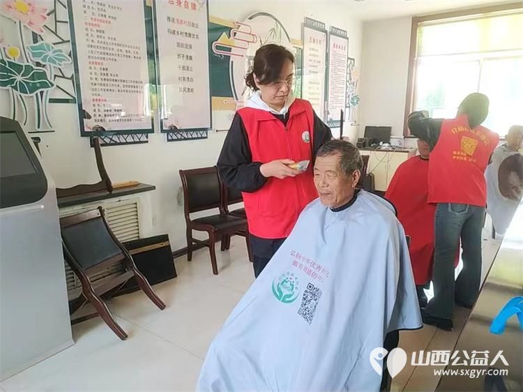 介休市敬老协会敬老爱老助老行动走进张兰镇穆家堡村为老人们送去社会的温暖与关怀 - 第5张 - 山西公益人 介休市敬老协会敬老爱老助老行动走进张兰镇穆家堡村为老人们送去社会的温暖与关怀 - 第5张