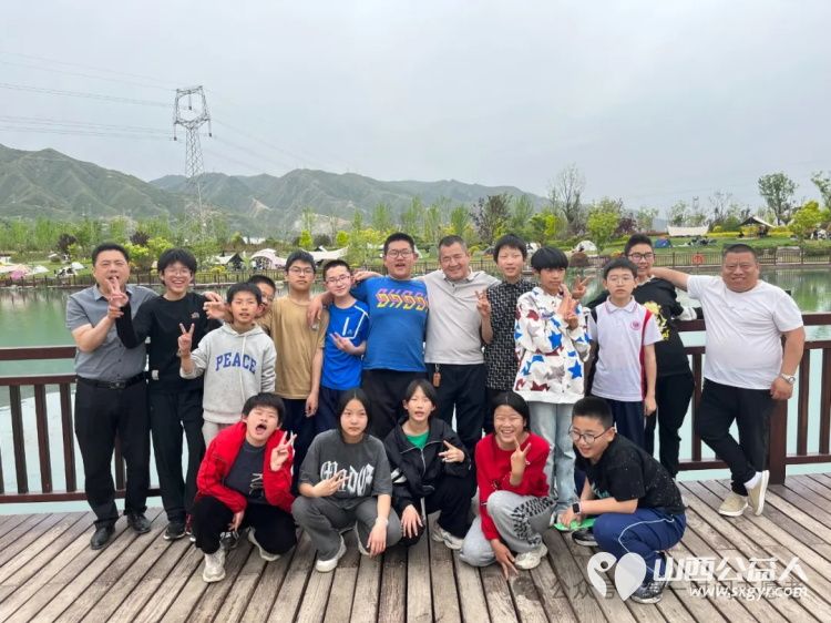 不负好时光与春共成长----盐湖区第一时间志愿者协会的志愿者带领困境儿童走进大自然 - 第1张