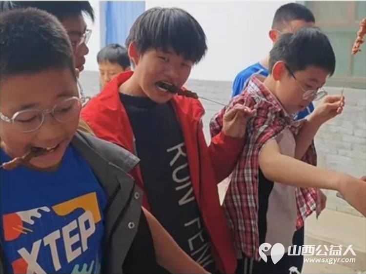 不负好时光与春共成长----盐湖区第一时间志愿者协会的志愿者带领困境儿童走进大自然 - 第7张