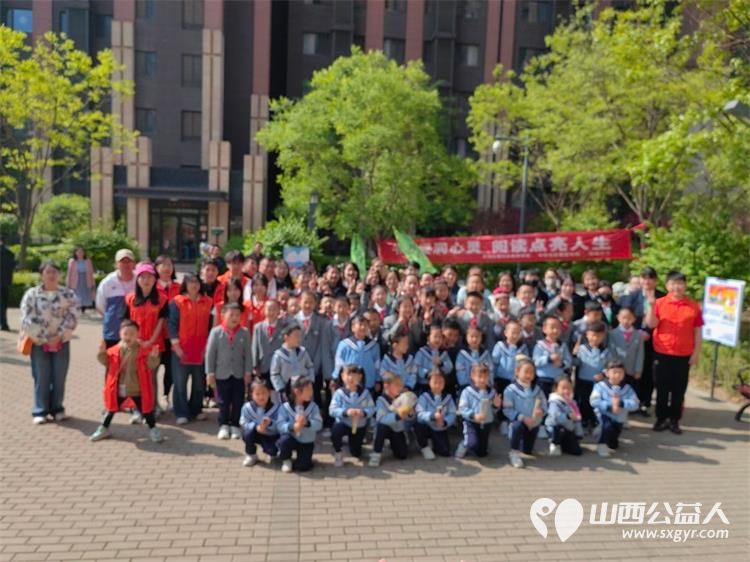 太原市龙城义工组织志愿者在乾泽园社区举办世界读书日活动 - 第2张