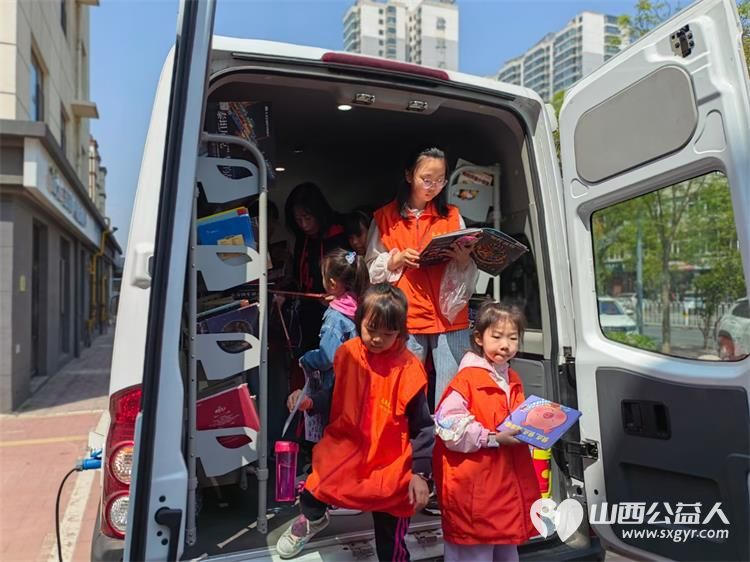 太原市龙城义工组织志愿者在乾泽园社区举办世界读书日活动 - 第12张