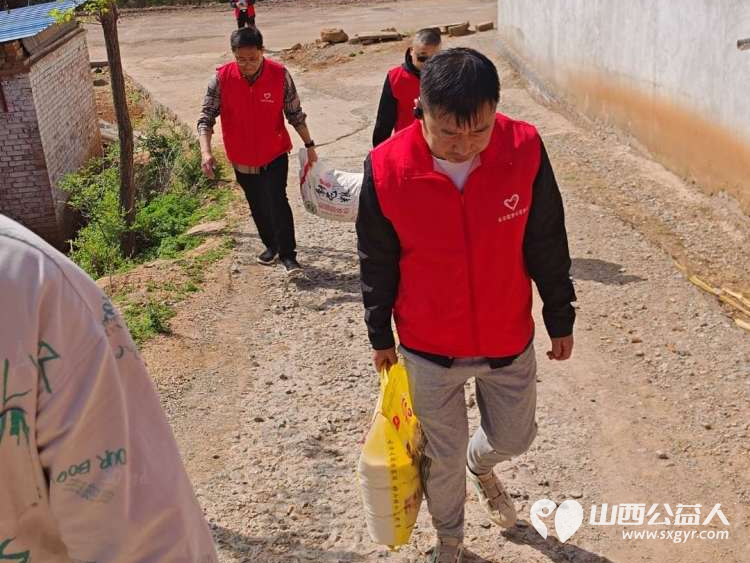 人间四月天乡村爱满天 长治圆梦公益志愿者协会们到沁县上北里村慰问十户生活困难需要帮助的老人们 - 第9张
