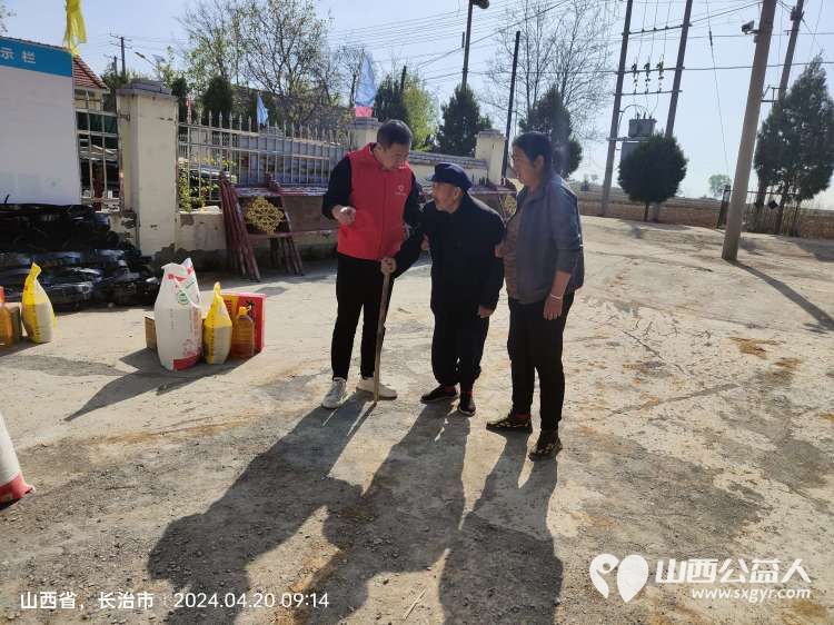 人间四月天乡村爱满天 长治圆梦公益志愿者协会们到沁县上北里村慰问十户生活困难需要帮助的老人们 - 第6张