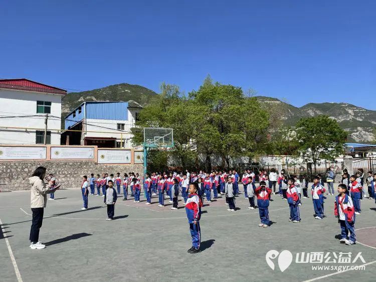 品读经典启迪智慧 尖草坪区呼延小学校开展4.23世界读书日《论语》诵读活动 - 第6张