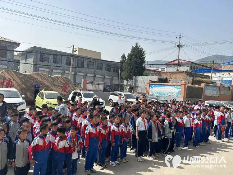 品读经典启迪智慧 尖草坪区呼延小学校开展4.23世界读书日《论语》诵读活动 - 第1张