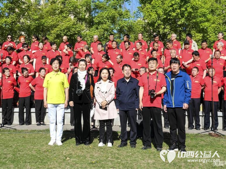 万柏林区万柏林街道合唱团在滨河公园参加“忆峥嵘岁月 颂盛世华章”群众性大合唱展演 - 第2张