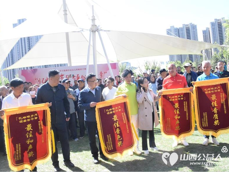 万柏林区万柏林街道合唱团在滨河公园参加“忆峥嵘岁月 颂盛世华章”群众性大合唱展演 - 第7张