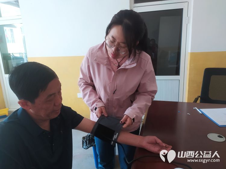 志愿服务进社区健康活动暖人心----介休市敬老协会走进北关街道体育路社区 - 第17张 - 山西公益人 志愿服务进社区健康活动暖人心----介休市敬老协会走进北关街道体育路社区 - 第17张