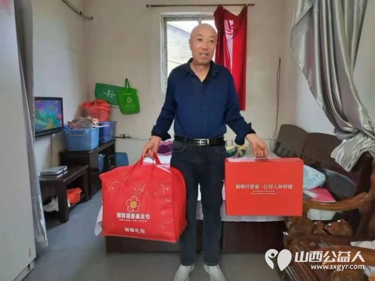 致敬行善者项目组深圳建辉慈善基金会联合吕梁市离石区青年志愿者协会作为山西省的协调机构为行善者们送达礼包 - 第28张