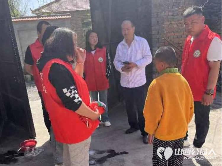 长治市上党区义工协会组织志愿者来看望张小兵一家捐赠生活用品 - 第7张