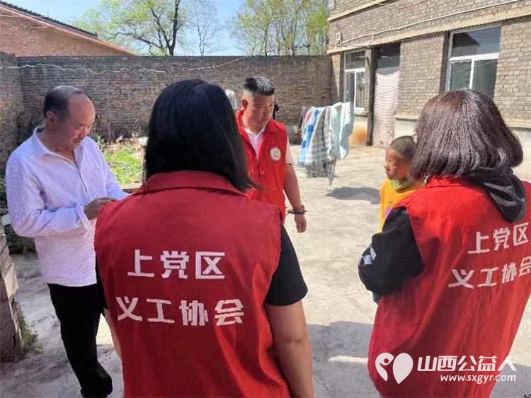 长治市上党区义工协会组织志愿者来看望张小兵一家捐赠生活用品 - 第4张