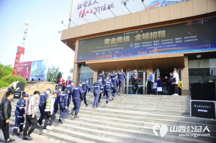 青春心向党护航新征程----小桔灯爱心联盟、山西省青年志愿者协会、太原市公安局龙城铁骑、太原市血液中心举办迎五四献热血活动 - 第6张 - 山西公益人 青春心向党护航新征程----小桔灯爱心联盟、山西省青年志愿者协会、太原市公安局龙城铁骑、太原市血液中心举办迎五四献热血活动 - 第6张