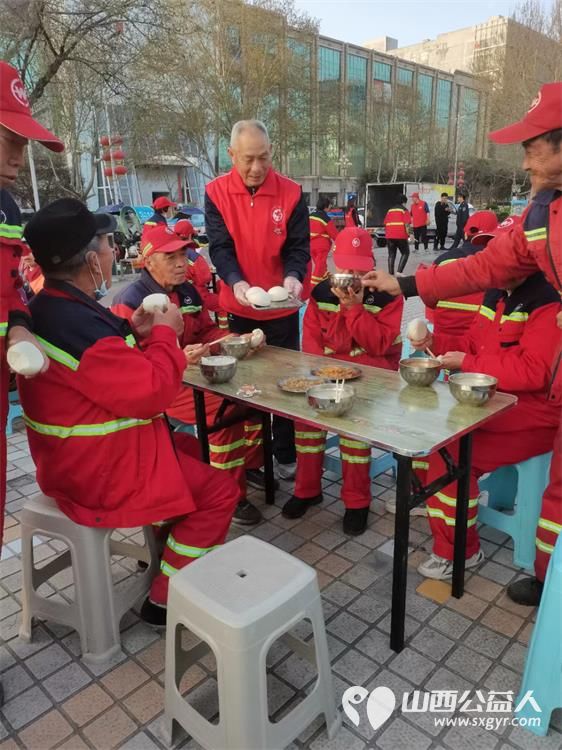 运城市盐湖区第一时间志愿者协会爱心早餐项目至2024年4月30日已运行2721天参与志愿者43156人次服务环卫工210148人次服务时长163148小时 - 第5张 - 山西公益人 运城市盐湖区第一时间志愿者协会爱心早餐项目至2024年4月30日已运行2721天参与志愿者43156人次服务环卫工210148人次服务时长163148小时 - 第5张