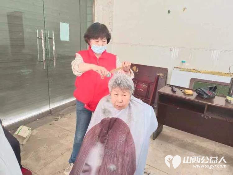 介休市敬老协会志愿者敬老爱老助老行动----张兰镇田堡村为老人爱心理发,义诊 - 第24张 - 山西公益人 介休市敬老协会志愿者敬老爱老助老行动----张兰镇田堡村为老人爱心理发,义诊 - 第24张