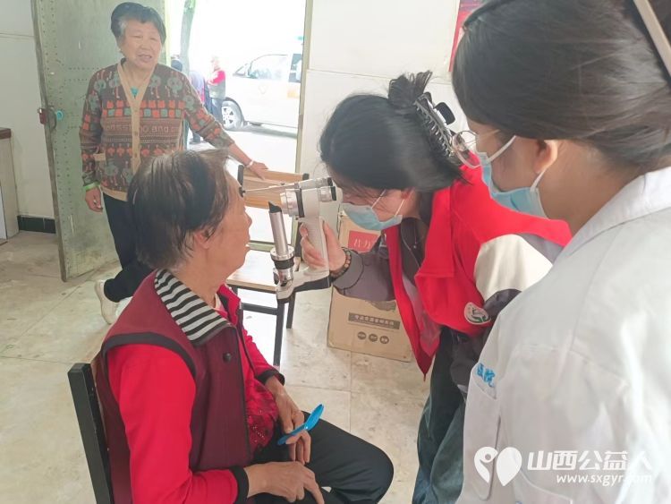 介休市敬老协会志愿者敬老爱老助老行动----张兰镇田堡村为老人爱心理发,义诊 - 第12张 - 山西公益人 介休市敬老协会志愿者敬老爱老助老行动----张兰镇田堡村为老人爱心理发,义诊 - 第12张