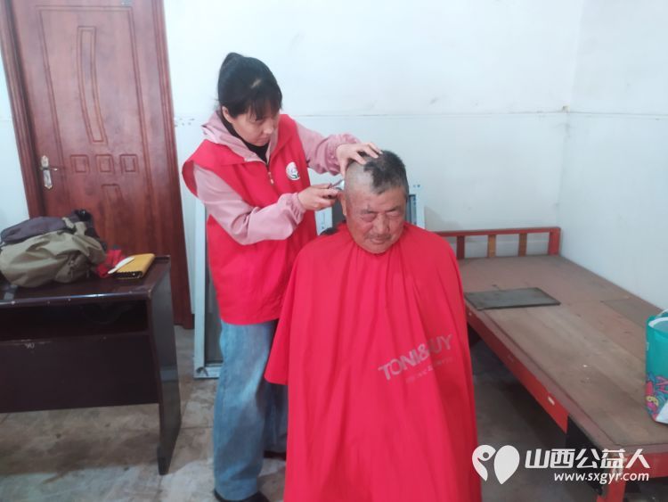 介休市敬老协会志愿者敬老爱老助老行动----张兰镇田堡村为老人爱心理发,义诊 - 第22张 - 山西公益人 介休市敬老协会志愿者敬老爱老助老行动----张兰镇田堡村为老人爱心理发,义诊 - 第22张