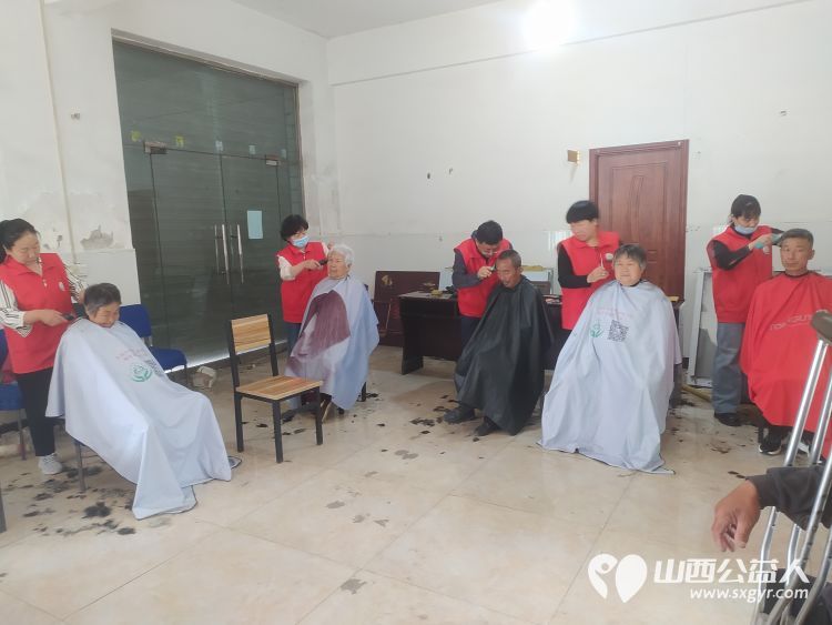 介休市敬老协会志愿者敬老爱老助老行动----张兰镇田堡村为老人爱心理发,义诊 - 第8张 - 山西公益人 介休市敬老协会志愿者敬老爱老助老行动----张兰镇田堡村为老人爱心理发,义诊 - 第8张