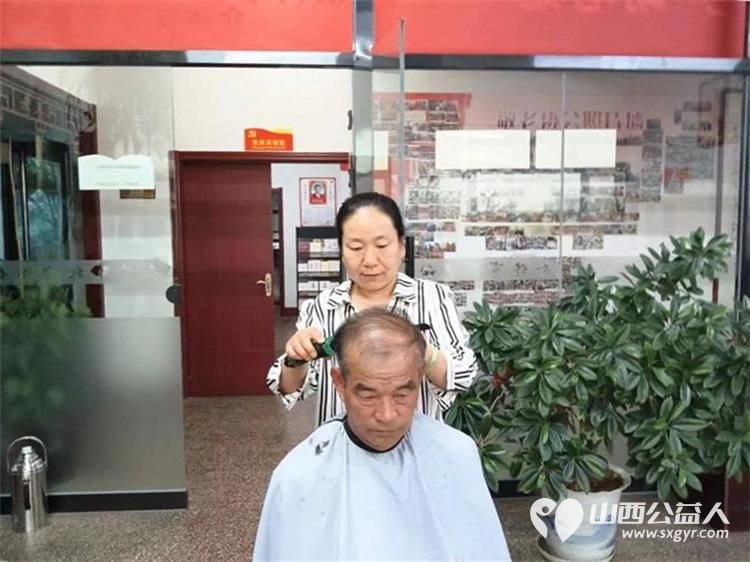 介休市敬老协会志愿者敬老爱老助老行动----张兰镇田堡村为老人爱心理发,义诊 - 第19张 - 山西公益人 介休市敬老协会志愿者敬老爱老助老行动----张兰镇田堡村为老人爱心理发,义诊 - 第19张