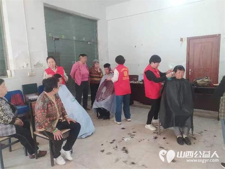 介休市敬老协会志愿者敬老爱老助老行动----张兰镇田堡村为老人爱心理发,义诊 - 第6张 - 山西公益人 介休市敬老协会志愿者敬老爱老助老行动----张兰镇田堡村为老人爱心理发,义诊 - 第6张