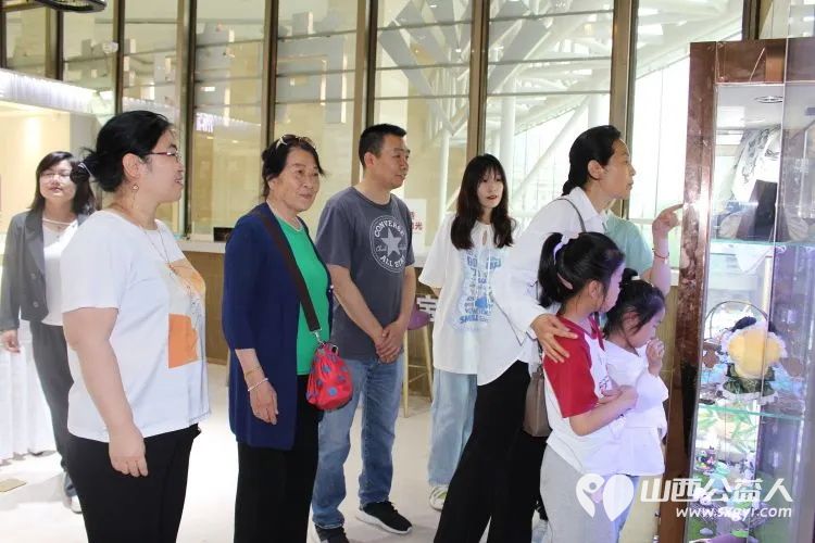 民建太原市委会去小店区特教学校开展“传递爱与温暖 点亮希望之光”融合教育实践活动 - 第4张 - 山西公益人 民建太原市委会去小店区特教学校开展“传递爱与温暖 点亮希望之光”融合教育实践活动 - 第4张