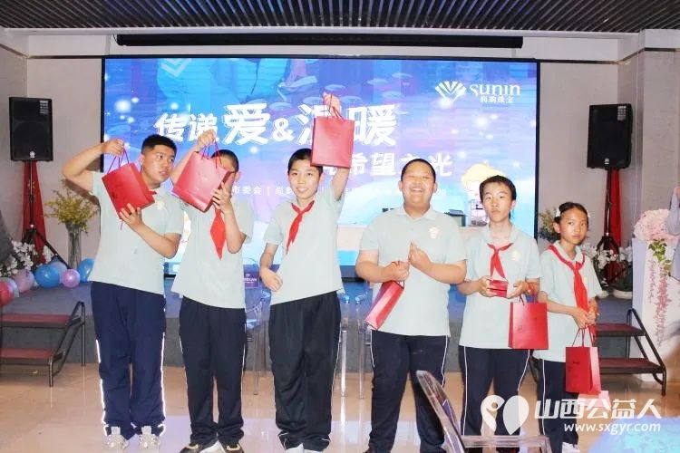 民建太原市委会去小店区特教学校开展“传递爱与温暖 点亮希望之光”融合教育实践活动 - 第3张 - 山西公益人 民建太原市委会去小店区特教学校开展“传递爱与温暖 点亮希望之光”融合教育实践活动 - 第3张