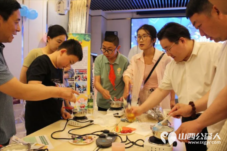 民建太原市委会去小店区特教学校开展“传递爱与温暖 点亮希望之光”融合教育实践活动 - 第5张 - 山西公益人 民建太原市委会去小店区特教学校开展“传递爱与温暖 点亮希望之光”融合教育实践活动 - 第5张
