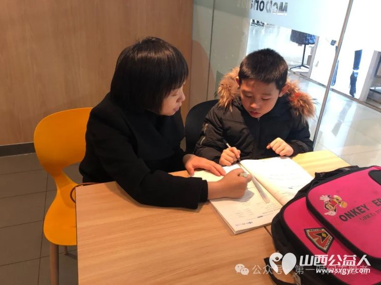 志愿者的陪伴故事，运城市第一时间爱心公益志愿者联合会志愿者艾薇----陪伴困境儿童用热情感化孩子 - 第2张