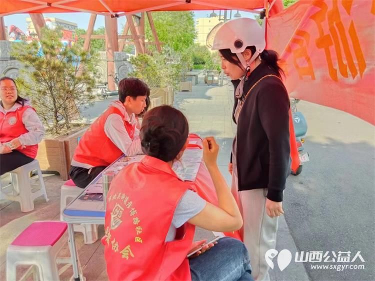 介休市北关街道彦博路社区志愿者协会五一假期在后土庙景区做公益引导志愿活动 - 第19张