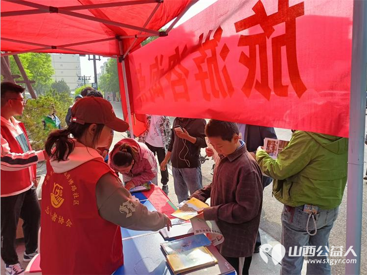 介休市北关街道彦博路社区志愿者协会五一假期在后土庙景区做公益引导志愿活动 - 第10张