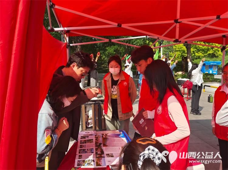 介休市北关街道彦博路社区志愿者协会五一假期在后土庙景区做公益引导志愿活动 - 第13张