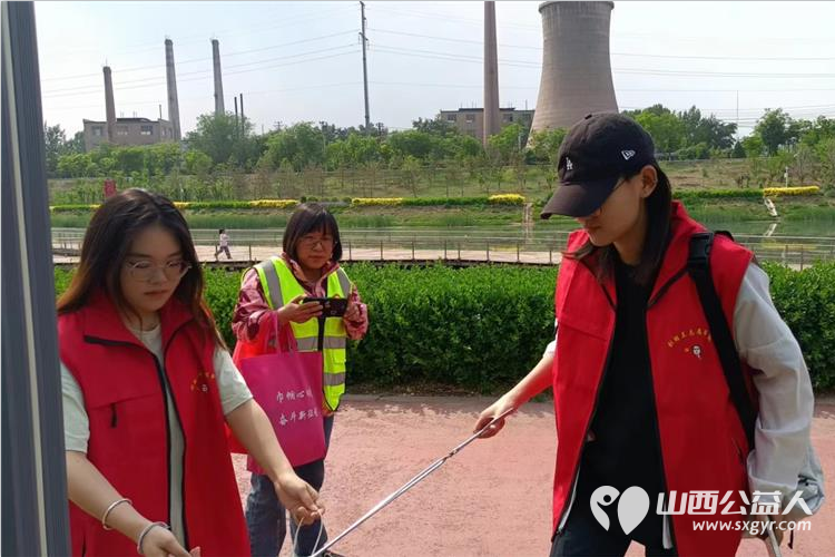 文水县爱心帮扶志愿者协会开展保护文峪河志愿活动组织大学生志愿者将文峪河的垃圾进行清理 - 第9张 - 山西公益人 文水县爱心帮扶志愿者协会开展保护文峪河志愿活动组织大学生志愿者将文峪河的垃圾进行清理 - 第9张