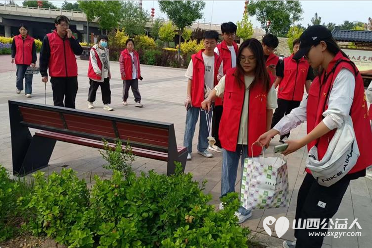 文水县爱心帮扶志愿者协会开展保护文峪河志愿活动组织大学生志愿者将文峪河的垃圾进行清理 - 第5张 - 山西公益人 文水县爱心帮扶志愿者协会开展保护文峪河志愿活动组织大学生志愿者将文峪河的垃圾进行清理 - 第5张