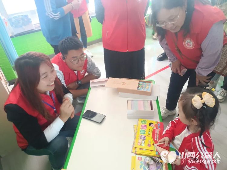 介休市北关街道彦博路社区志愿者协会开展“爱的分贝”认知包发放志愿活动 - 第2张 - 山西公益人 介休市北关街道彦博路社区志愿者协会开展“爱的分贝”认知包发放志愿活动 - 第2张