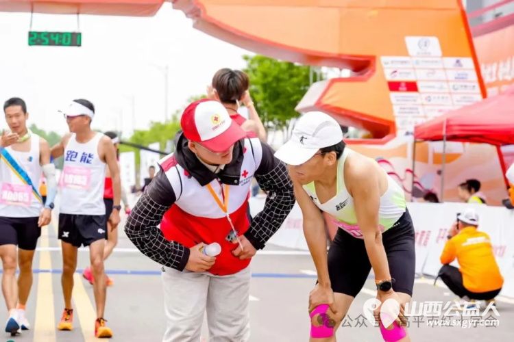 以爱助跑，志愿相伴——高平市红十字会志愿者护航2024山西·高平“问祖之旅”马拉松赛 - 第5张