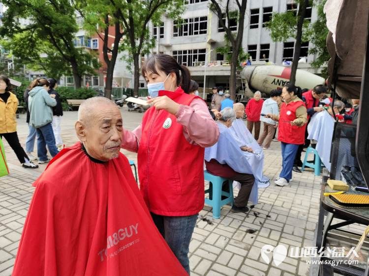 志愿服务进社区健康活动暖人心----介休市敬老协会走进西关街道金融路社区服务老人 - 第28张 - 山西公益人 志愿服务进社区健康活动暖人心----介休市敬老协会走进西关街道金融路社区服务老人 - 第28张