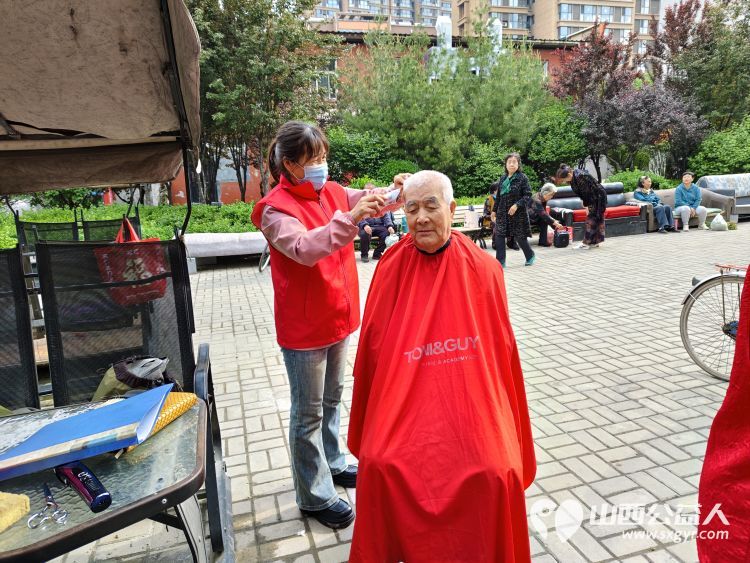 志愿服务进社区健康活动暖人心----介休市敬老协会走进西关街道金融路社区服务老人 - 第29张 - 山西公益人 志愿服务进社区健康活动暖人心----介休市敬老协会走进西关街道金融路社区服务老人 - 第29张