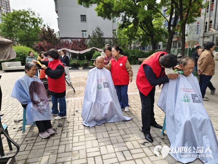 志愿服务进社区健康活动暖人心----介休市敬老协会走进西关街道金融路社区服务老人 - 第6张 - 山西公益人 志愿服务进社区健康活动暖人心----介休市敬老协会走进西关街道金融路社区服务老人 - 第6张