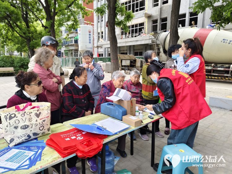 志愿服务进社区健康活动暖人心----介休市敬老协会走进西关街道金融路社区服务老人 - 第19张 - 山西公益人 志愿服务进社区健康活动暖人心----介休市敬老协会走进西关街道金融路社区服务老人 - 第19张