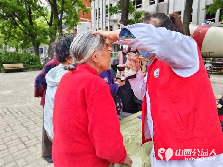 志愿服务进社区健康活动暖人心----介休市敬老协会走进西关街道金融路社区服务老人 - 第16张 - 山西公益人 志愿服务进社区健康活动暖人心----介休市敬老协会走进西关街道金融路社区服务老人 - 第16张
