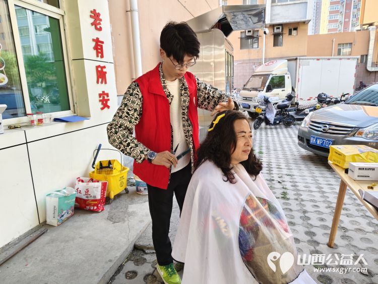 志愿服务进社区健康活动暖人心----介休市敬老协会在北坛街道介公东路社区为老人爱心义剪义诊 - 第15张 - 山西公益人 志愿服务进社区健康活动暖人心----介休市敬老协会在北坛街道介公东路社区为老人爱心义剪义诊 - 第15张